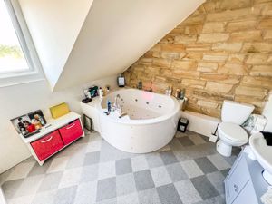EN SUITE BATHROOM- click for photo gallery